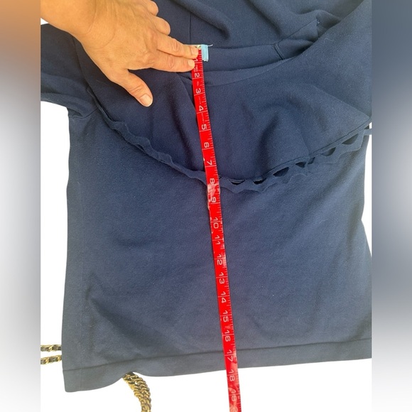 CeCe Navy Blue Knit Top Lightweight Sweater Crop Off Shoulder Women SZ Medium - Picture 8 of 9